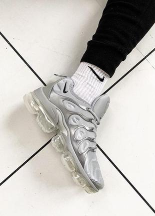 Чоловічі кросівки nike air vapormax plus  / чоловічі кросівки найк