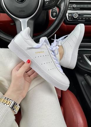 Идеальные женские кроссовки adidas topanga белые