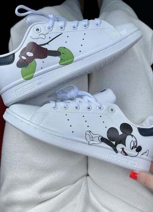 Чудові жіночі кросівки adidas stan smith disney mickey mouse білі з міккі2 фото