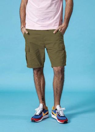 Чоловічі шорти з кишенями карго кольору хакі на літо3 фото