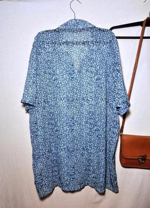Блакитна блуза сорочка з коротким рукавом в дрібний квітковий принт3 фото