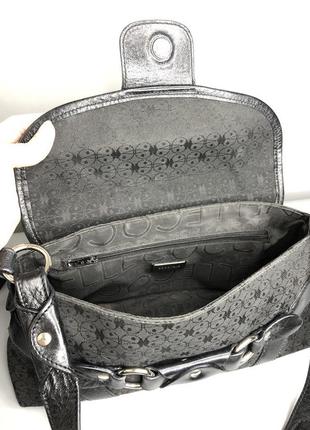 Сумка Coccinelle багет шкіряна канва вінтажна сумка-сідло брендовий з логотипом5 фото