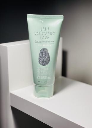 Пінка-скраб для обличчя the face shop jeju volcanic lava deep pore cleansing foam scrub2 фото