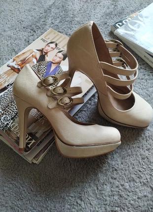 Сексуальные туфли с ремешками