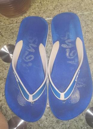 Шлепки шлепанцы