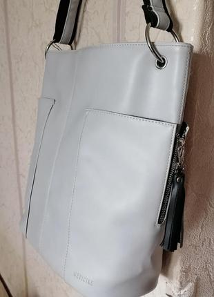 Новая большая сумка-шоппер на молнии в руках или на плечо3 фото