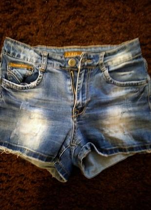 Джинсові шорти з потертостями