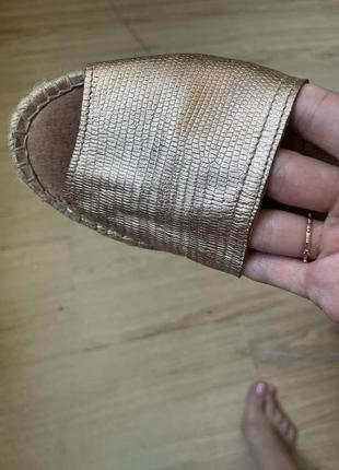 Босоніжки, сандали