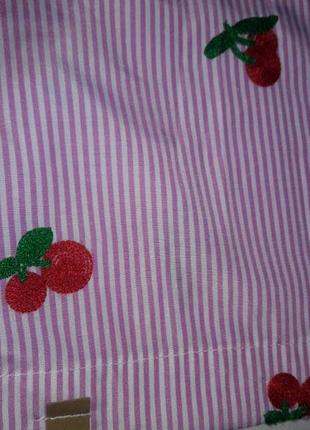 Нежно-розовая блуза в полоску с вышитыми вишняками4 фото