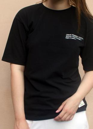 Дуже крута чорна футболка оверсайз