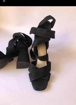 Замшевые босоножки