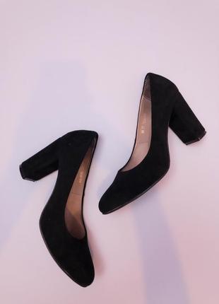 Туфлі чорного кольору2 фото