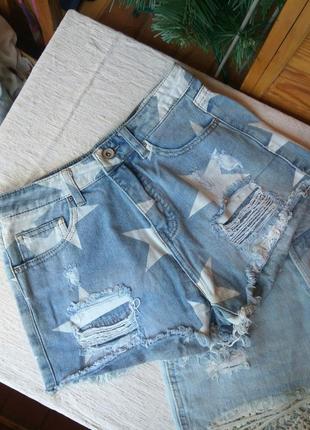 Фирменные короткие рваные высокие джинсовые шорты со звёздами3 фото