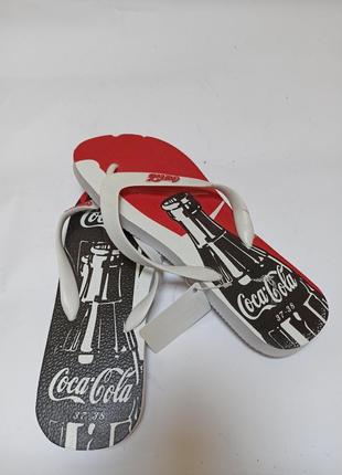 Шлепки coca-cola. брендове взуття stock