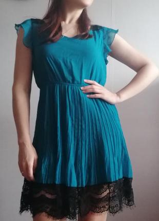 Легкое голубое шифоновое платье с кружевом5 фото