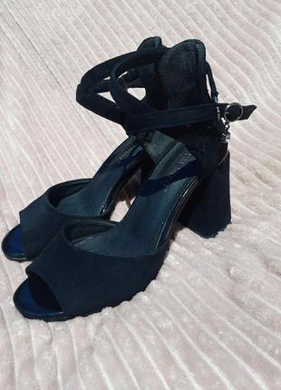 Новенькі босоніжки 🖤