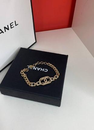 Брендовый браслет с квадратным логотипом и жемчугом майорка