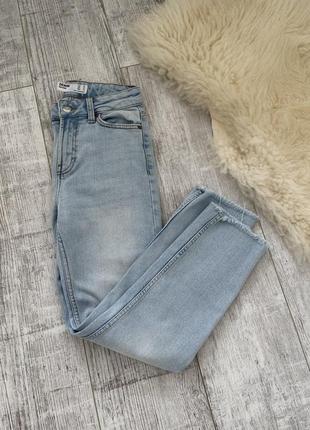 Джинсы bershka