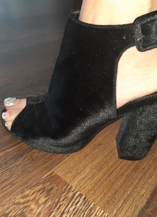 New look сандалі