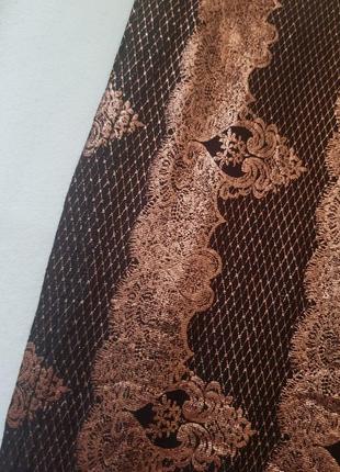 Гарне плаття з золотистим принтом з натуральної еластичної тканини.6 фото