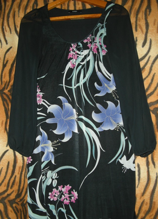 Плаття чорного кольору з квітами1 фото