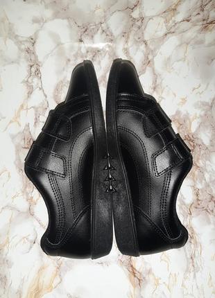 Черные кроссовки на двойных липучках8 фото