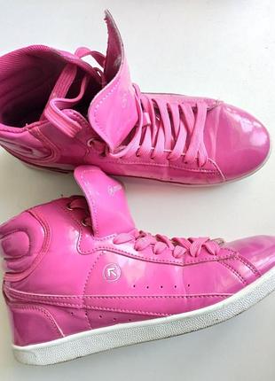 Кросівки лаковані