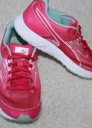Кроссовки фирмы puma 37 размера 23,5 см. вся стелька с загибом 24,3 см.