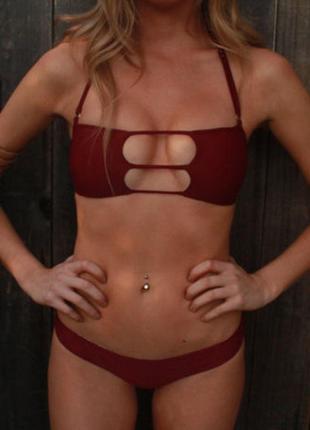 Женский купальник с чашечками