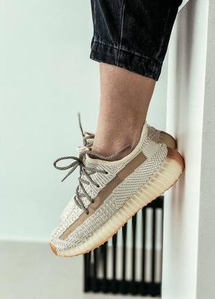 Красивейшие женские кроссовки adidas yeezy boost 350 v2 бежевые2 фото