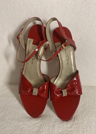 Супер шикарные кожаные босоножки. 40 рр. alja novak. италия.