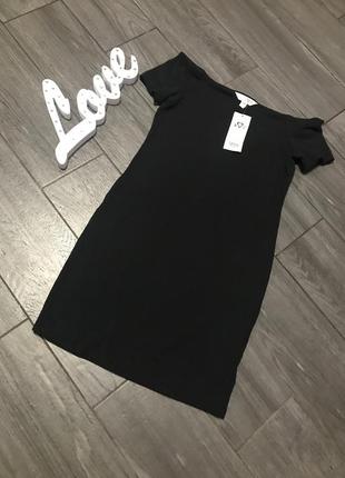 Маленьке чорне плаття