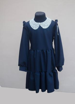 Оригінальне плаття з довгими рукавами темно синього кольору декороване мереживом