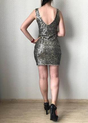 Нарядное золотистое платье футляр в пайетки, размер s3 фото