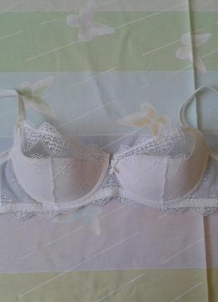 Бюстгальтер на кісточках, італія