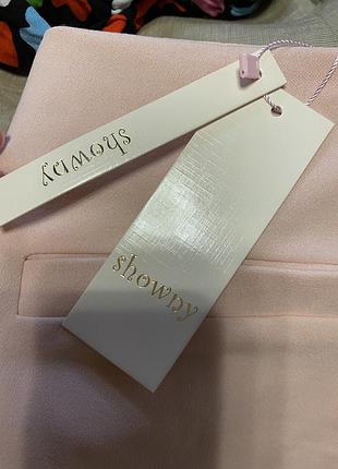 Нежно розовые брюки с воланами рюшами внизу