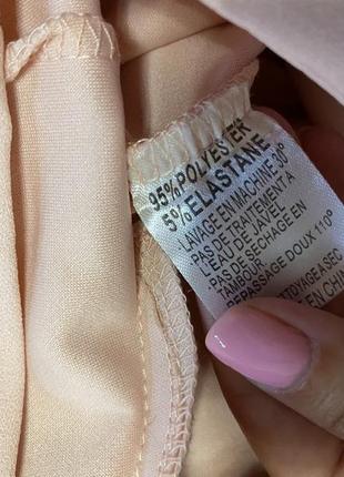 Нежно розовые брюки с воланами рюшами внизу