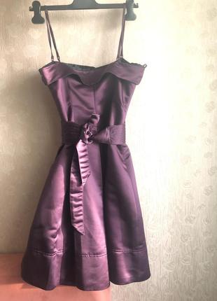 Вечернее брендовое лиловое атласное платье на съёмных бретелях3 фото