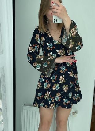 Платье в цветочный принт, сукня