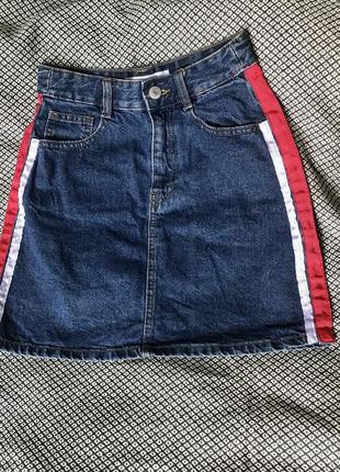Акция! джинсовая мини юбка с лампасами темно синяя stradivarius5 фото