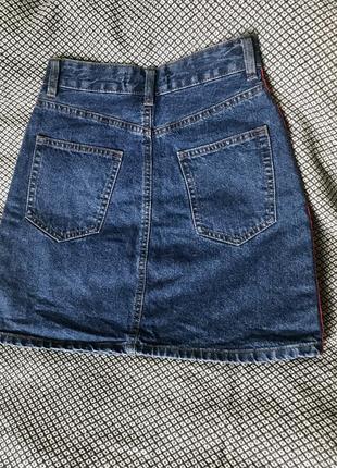 Акция! джинсовая мини юбка с лампасами темно синяя stradivarius6 фото