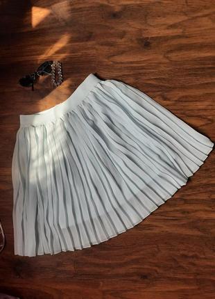 Очень красивая нежно-голубая плиссерованная юбка