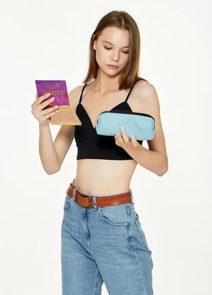 Женская стильная голубая вместительная косметичка, пенал