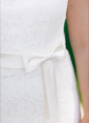 Свадебное платье, со шлейфом и кружевом4 фото