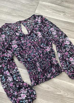Стильная блуза с широкими рукавами и высокой талией в цветы7 фото
