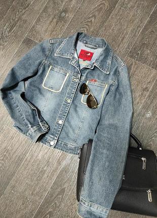 Джинсовая куртка.