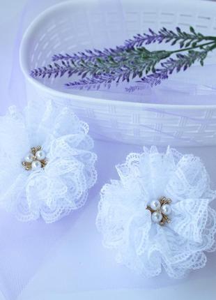 Белые кружевные пышные бантики, школьные