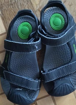 Фирменные сандалии на мальчика teva с закрытым носком