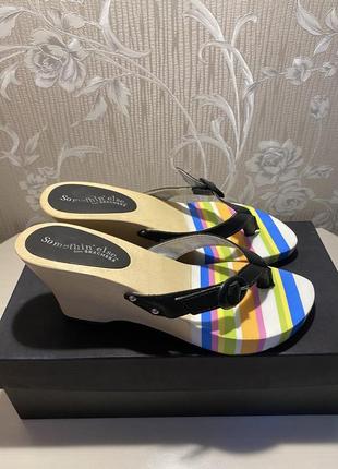 Кожаные босоножки вьетнамки skechers на танкетке