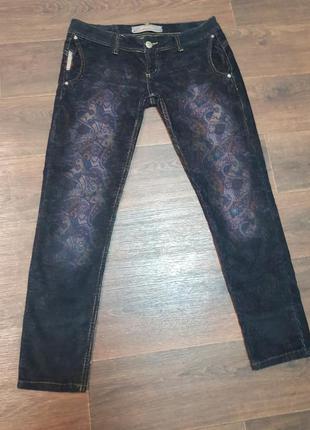 Вельветовые джинсы с цветочным принтом1 фото